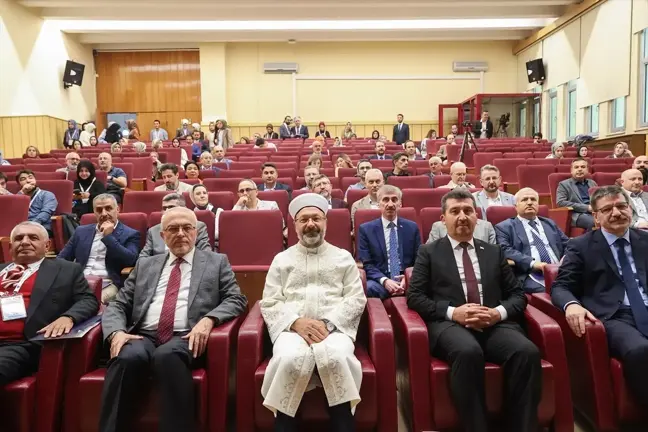 Diyanet İşleri Başkanı Ali Erbaş, İslam dünyasının bilgiyi güçlendirmesi gerektiğini belirtti