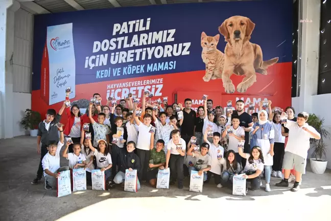 Kumluca'da Öğrenciler Hayvanları Ziyaret Etti