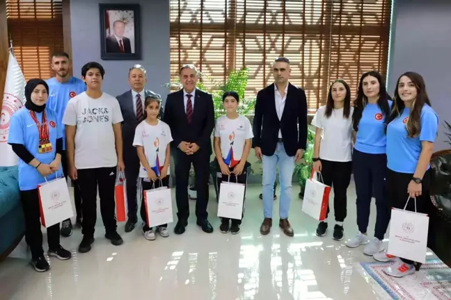 Bingöl Valisi Ahmet Hamdi Usta, başarılı sporcuları kabul etti