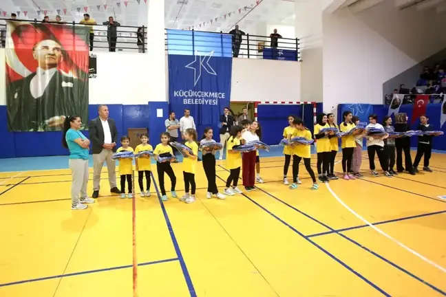 Küçükçekmece Belediyesi Spor Malzemeleri Dağıtım Töreni