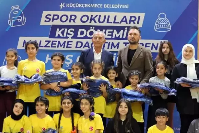 Küçükçekmece Belediyesi Spor Malzemeleri Dağıtım Töreni