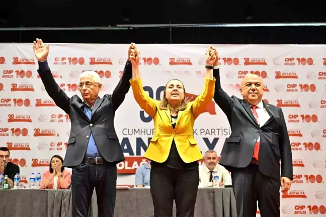 CHP'nin 38'inci Olağan Antalya İl Kongresi'nde Nail Kamacı yeni il başkanı seçildi