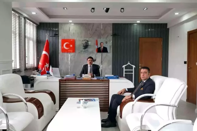 İş Adamı Esat Ekremoğlu, Beşiri Kaymakamı Muhammed Yılmaz'ı Ziyaret Etti
