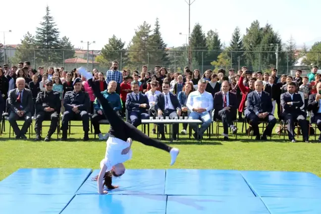 Şuhut Kaymakamı Harun Reşit Han Amatör Spor Haftası'na katıldı