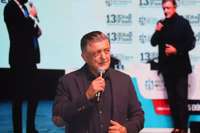 Yılmaz Vural, Kocaeli Kitap Fuarı'nda futbolseverlerle buluştu
