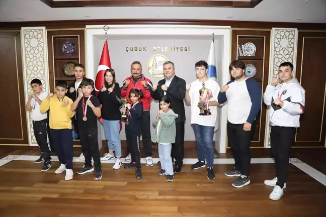 Çubuk Belediye Başkanı Sporcuları Kabul Etti