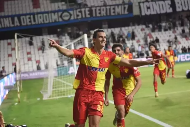 Göztepe'de gol yükü orta saha ve defanstan