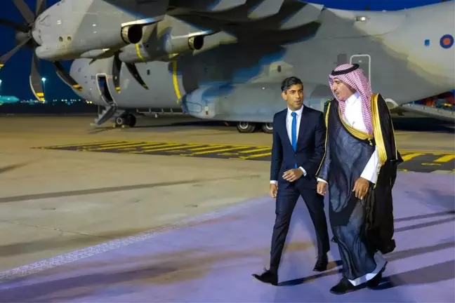 İngiltere Başbakanı Suudi Arabistan'ı ziyaret etti