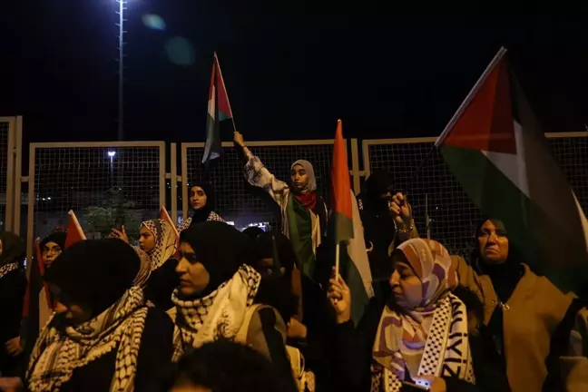 İsrail'in Gazze'deki hastaneye saldırısı ABD'nin İstanbul Başkonsolosluğu önünde protesto edildi