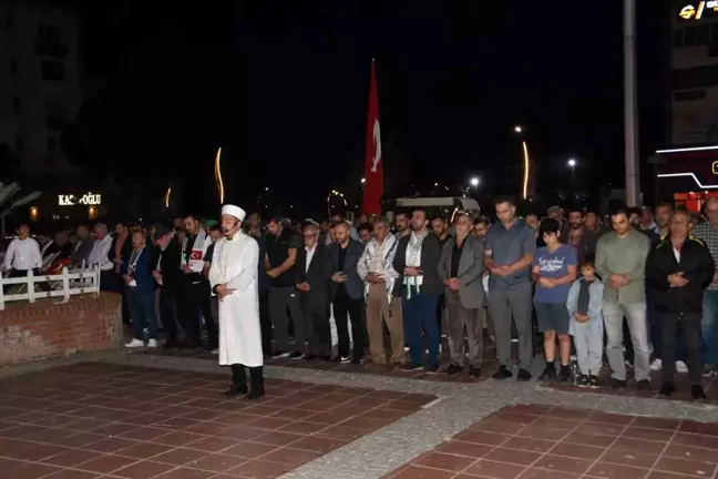 İzmir'de İsrail'e tepki mitingi düzenlendi