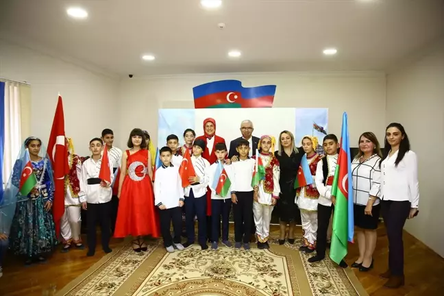 Türk Kızılay Genel Başkanı Azerbaycan'da Yetimhaneyi Ziyaret Etti