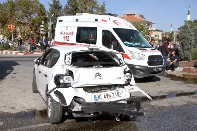 Manisa'da trafik kazası: 2 kişi yaralandı