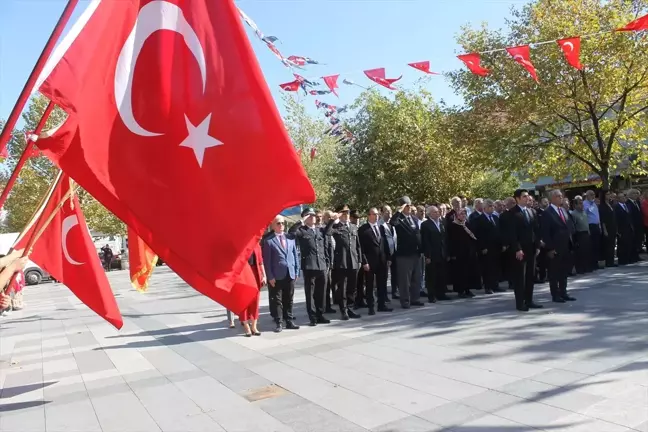Manyas'ta Cumhuriyet Bayramı çelenk töreni düzenlendi