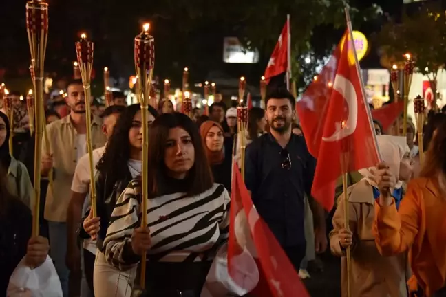Şanlıurfa ve Gaziantep'te fener alayı düzenlendi