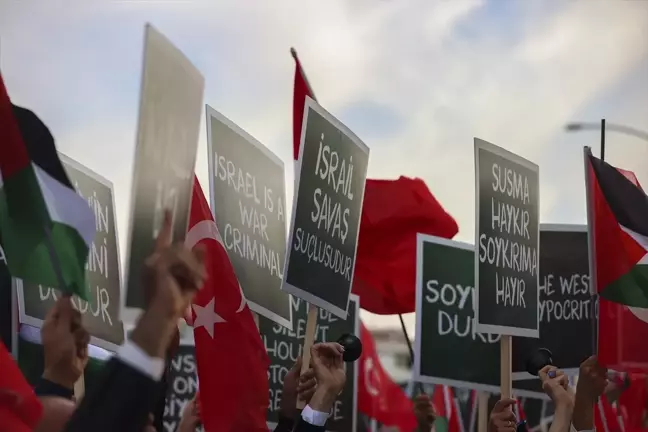 Memur-Sen ve Eğitim-Bir-Sen Üyeleri Filistin İçin BM Türkiye Ofisi Önünde Destek Gösterisi Düzenledi