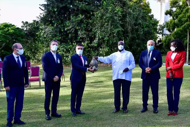 Türkiye'nin en büyük fişek fabrikası sahibi Uganda Cumhurbaşkanı ile görüştü