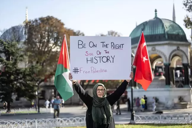Filistinli Kadınlarla Dayanışma İnisiyatifi Sultanahmet'te Oturma Eylemine Devam Ediyor