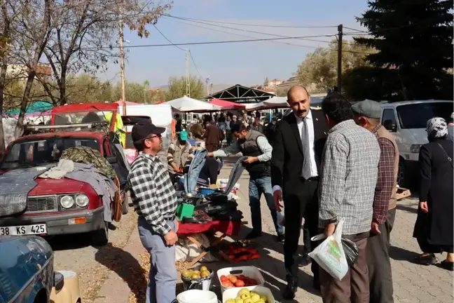 Şarkışla Kaymakamı Emtia Pazarı'nda İncelemede Bulundu