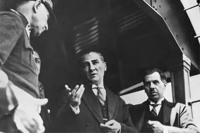 10 Kasım bayrak töreni nasıl yapılır? Atatürk'ü anma saygı duruşu ve İstiklal Marşı programı nasıl olur?
