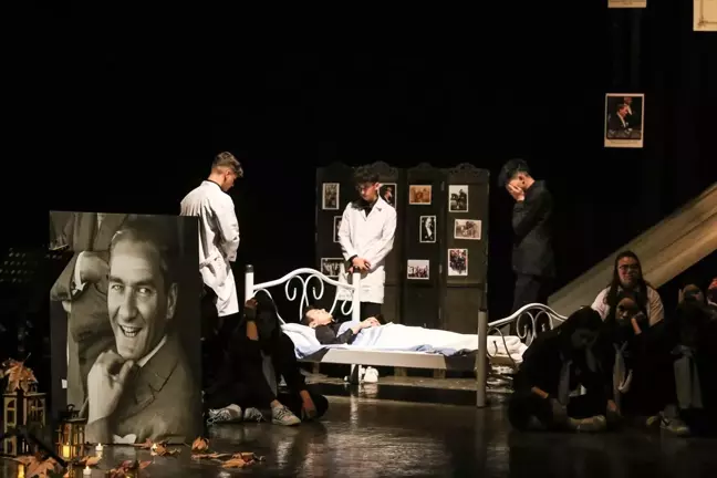 Büyük Önder Atatürk, Uşak'ta düzenlenen programla anıldı