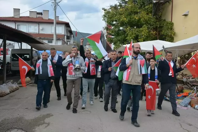 Mengen'de Filistin'e destek yürüyüşü düzenlendi