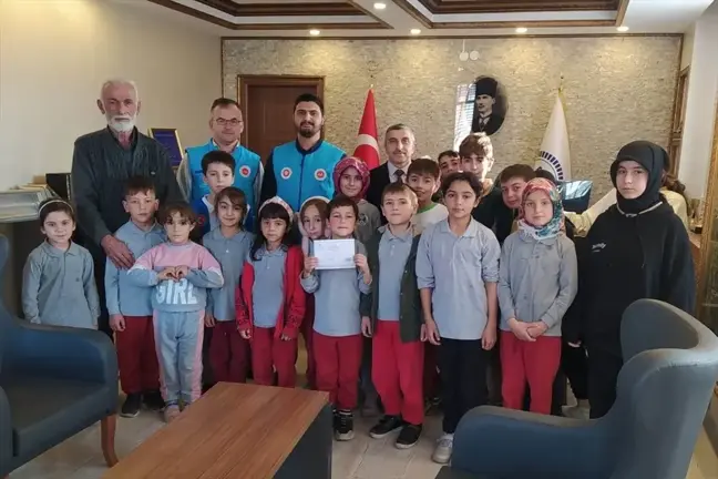 Sakarya'daki İlkokul Öğrencileri Harçlıklarını Gazze'ye Bağışladı