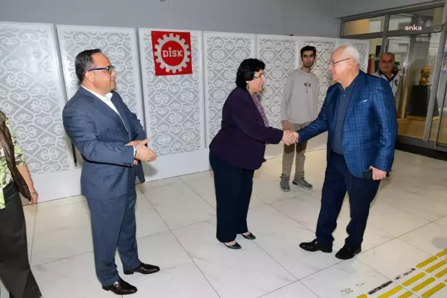 İzmir Karabağlar Belediye Başkanı Muhittin Selvitopu, kentsel dönüşüm yasasının gözden geçirilmesi gerektiğini vurguladı