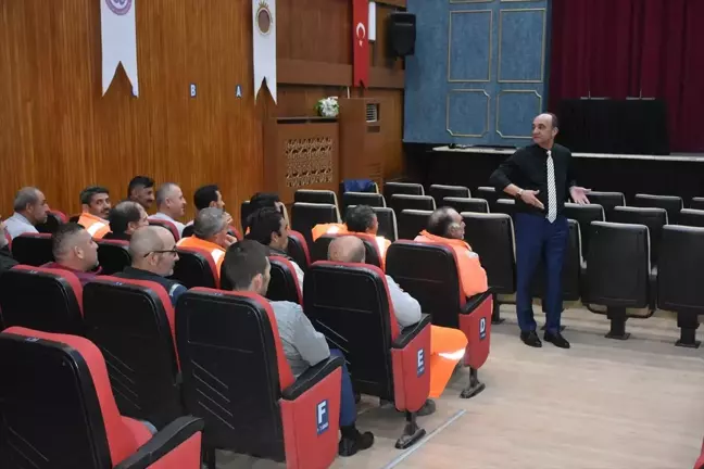 Afyonkarahisar Belediyesi Temizlik Personeline İletişim Eğitimi Düzenliyor