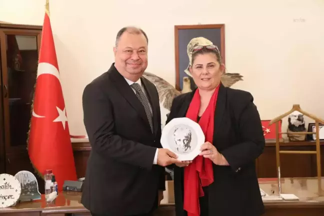 Aydın Büyükşehir Belediye Başkanı Özlem Çerçioğlu, Çine'de Ata Tohumları dağıttı