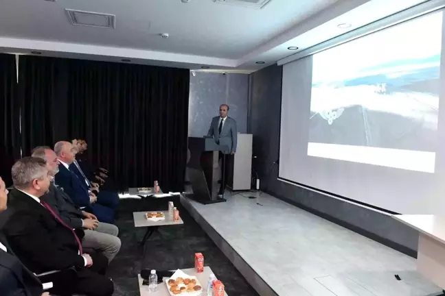 Denizli Valisi Çardak ilçesinde incelemelerde bulundu