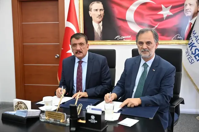 Türk Kızılay ve Malatya Büyükşehir Belediyesi İşbirliğiyle İhtiyaç Sahiplerine Sıcak Yemek Dağıtımı