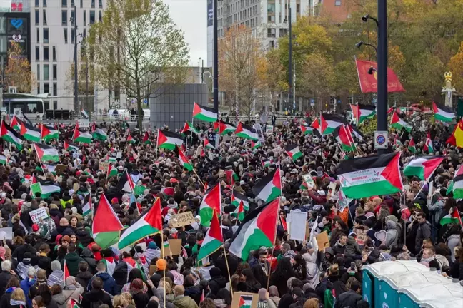 Hollanda'da Filistin'e destek gösterisi düzenlendi