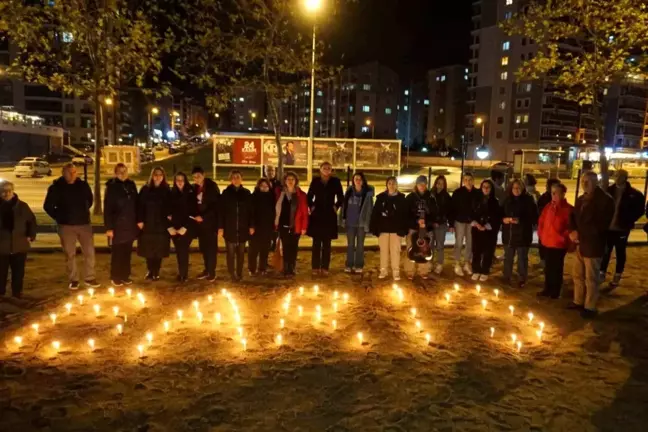 Edirne'de Dünya Çocuk Hakları Günü'nde 'Savaşa İnat, Bir Mum Yak' Etkinliği Düzenlendi