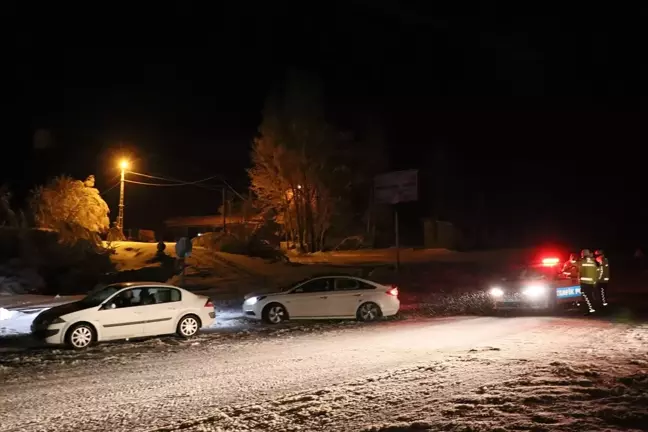 Kop Dağı Geçidi'nde Kar ve Tipi Nedeniyle Ulaşımda Aksamalar