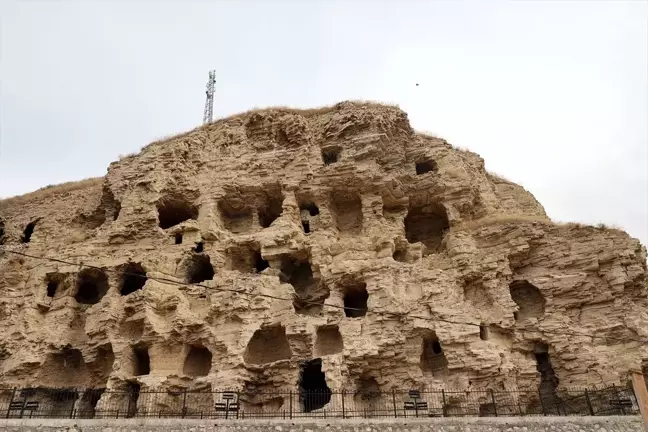 Sivas'taki kaya mağaraları binlerce yıldır ayakta