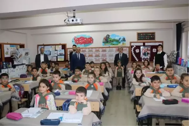 Amasya İlkokulu Öğrencileri Öğretmenler Günü'nde Filistin'e Bağış Yaptı