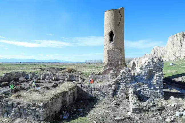 Eski Van Şehri'nde Ulu Cami'nin Restorasyon Çalışmaları Devam Ediyor
