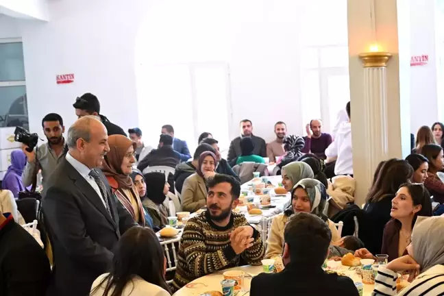 Oğuzeli'nde öğretmenler yemek programında bir araya geldi