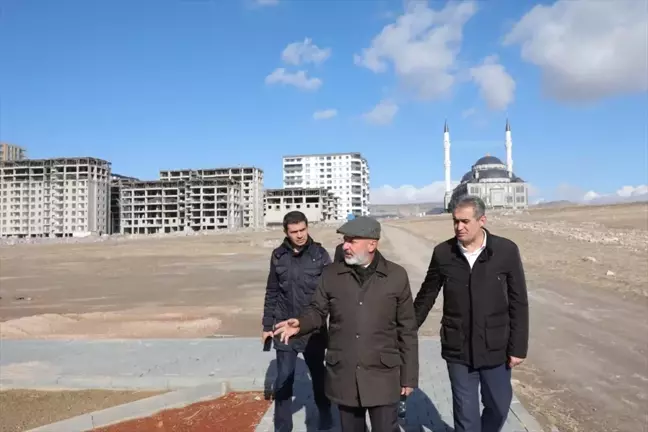 Kocasinan Belediyesi, Erkilet Osmangazi Mahallesi'nde Park Çalışmalarını İnceledi