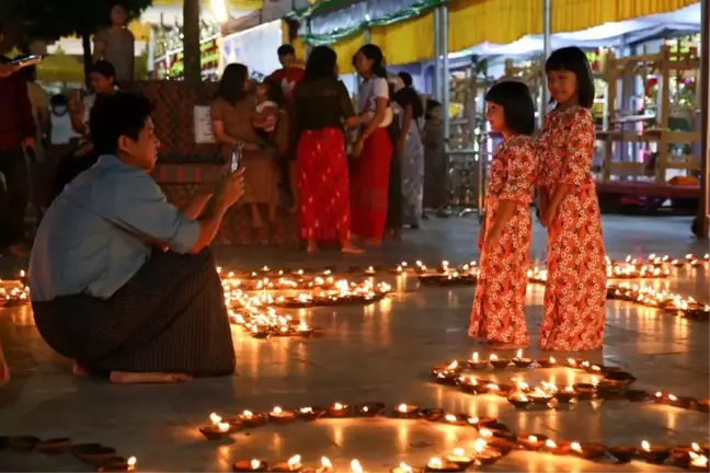 Albüm: Myanmar'da Kutlanan Işık Festivali Renkli Görüntülere Sahne Oldu
