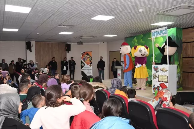 Muş Belediyesi Çocuklara Keloğlan Korsana Karşı Tiyatro Oyunu Sundu