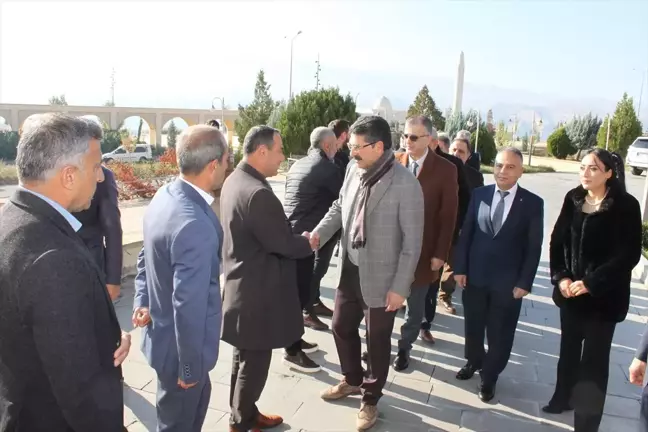 AK Parti Batman Milletvekili Ferhat Nasıroğlu, Hasankeyf'te ziyaretler gerçekleştirdi