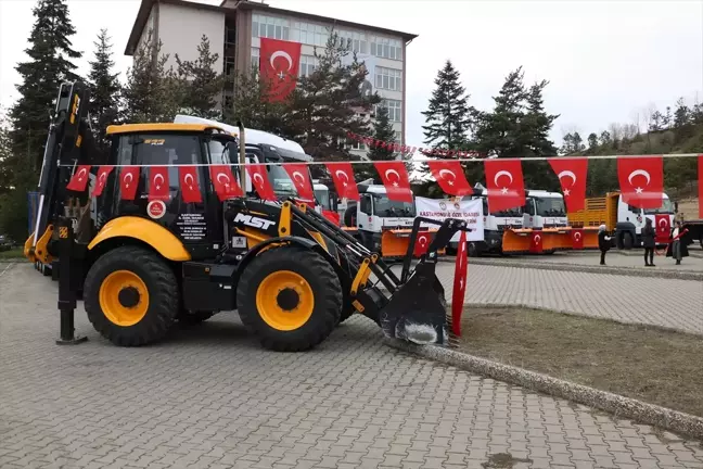 Kastamonu'da yol yapımı ve karla mücadele için 11 iş makinesi hizmete sunuldu