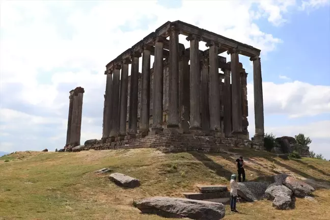 Aizanoi Antik Kenti'ndeki 2 Bin Yıllık Barajın Turizme Kazandırılması İçin Çalışma Başlatıldı