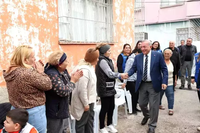 Seyhan Belediye Başkanı Akif Kemal Akay, mahalleli kadınların sorunlarını dinledi