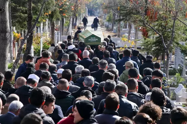 Konya'da otobüs ile motosikletin çarpıştığı kazada çocuk hayatını kaybetti