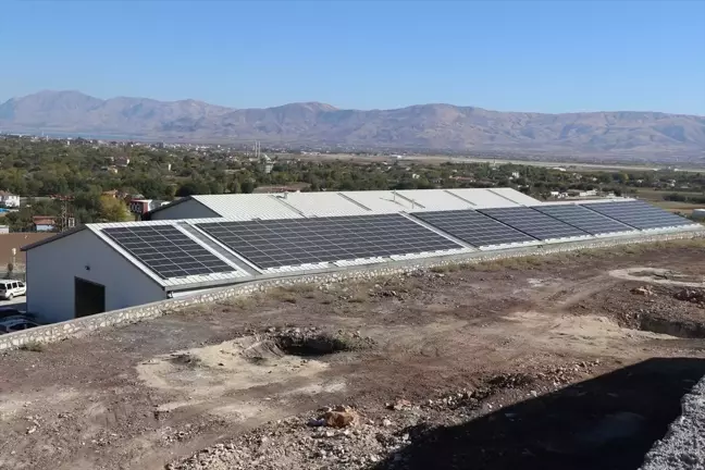Elazığ'da Mobilya Üreticisi Güneş Enerjisi Santrali Kurarak Elektrik Tüketimini Karşılıyor