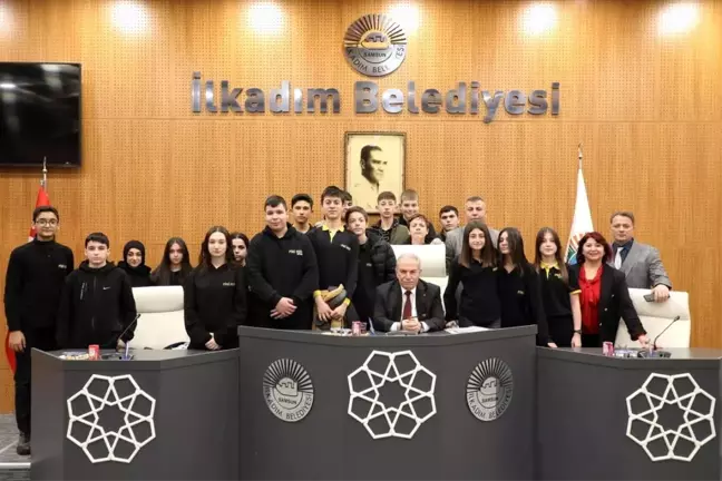 İlkadım Belediye Başkanı Necattin Demirtaş, Piri Reis Mesleki ve Teknik Anadolu Lisesi öğrencilerine nasihatlerde bulundu