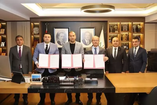 Niğde Belediyesi, İl Milli Eğitim Müdürlüğü ve Denetimli Serbestlik Müdürlüğü arasında forklift iş makinesi operatörlüğü projesi için protokol imzalandı