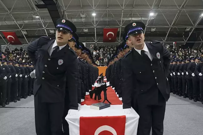 Karadeniz'de 3 ilde eğitimini tamamlayan 1212 polis adayı yemin etti